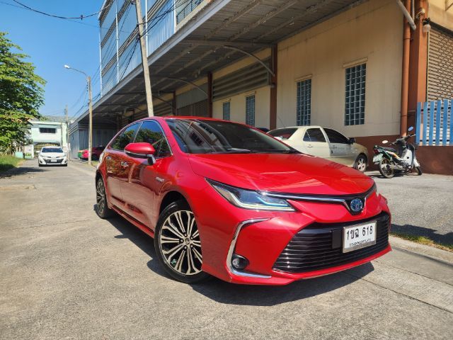 รถ Toyota Altis 1.8 Hybrid High สี แดง