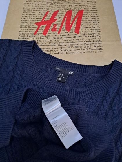 เสื้อสเวตเตอร์ถักแบบเคเบิลสีน้ำเงินกรม แบรนด์ H and M รูปที่ 3