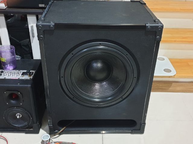 ตู้ลำโพงพร้อมดอกรถยนต์15นิ้ว แม่เหล็ก220×20มม.2ชั้น
