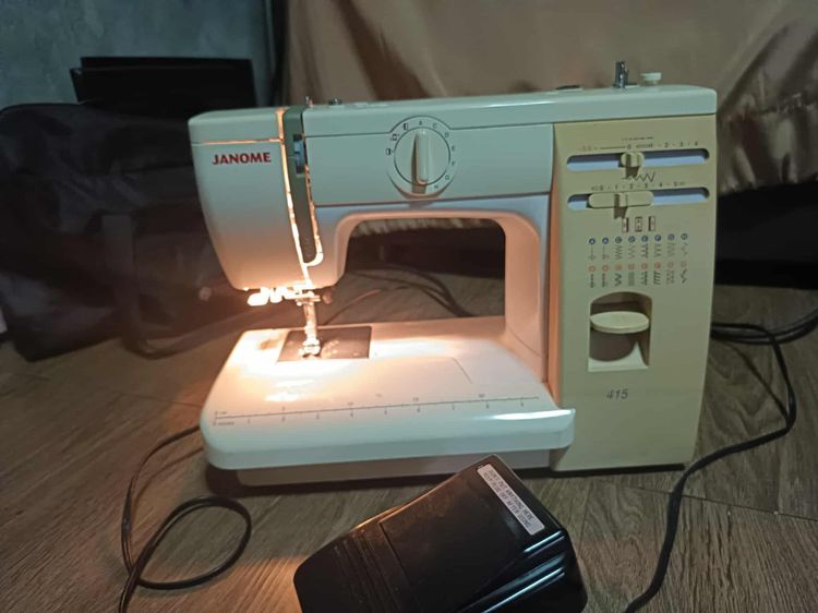 จักรเย็บผ้า Janome 415 sewing machine virtually unused รูปที่ 7
