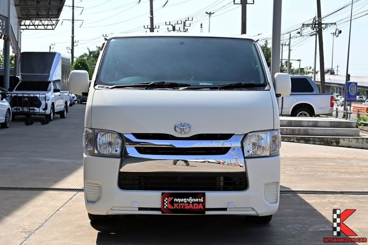 Toyota Hiace 2014 3.0 D4D Van ดีเซล ไม่ติดแก๊ส เกียร์ธรรมดา ขาว รูปที่ 2