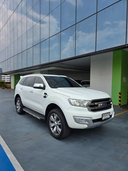 รถ Ford Everest 3.2 Titanium Plus 4WD สี ขาว