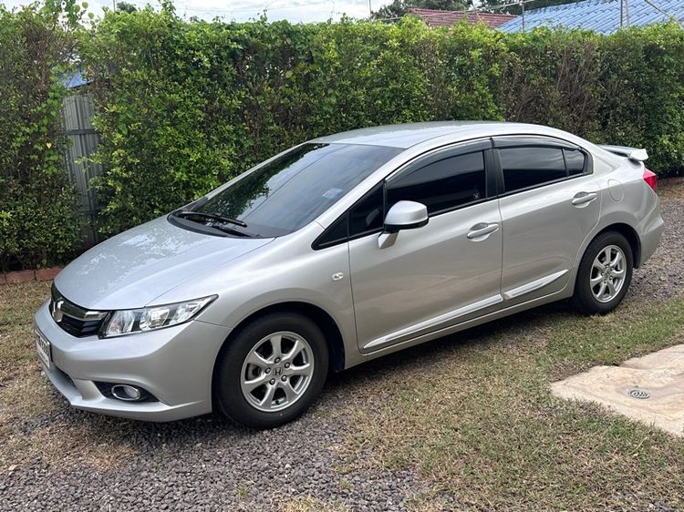 Honda Civic 2012 1.8 S i-VTEC Sedan เบนซิน ไม่ติดแก๊ส เกียร์ธรรมดา บรอนซ์เงิน รูปที่ 2