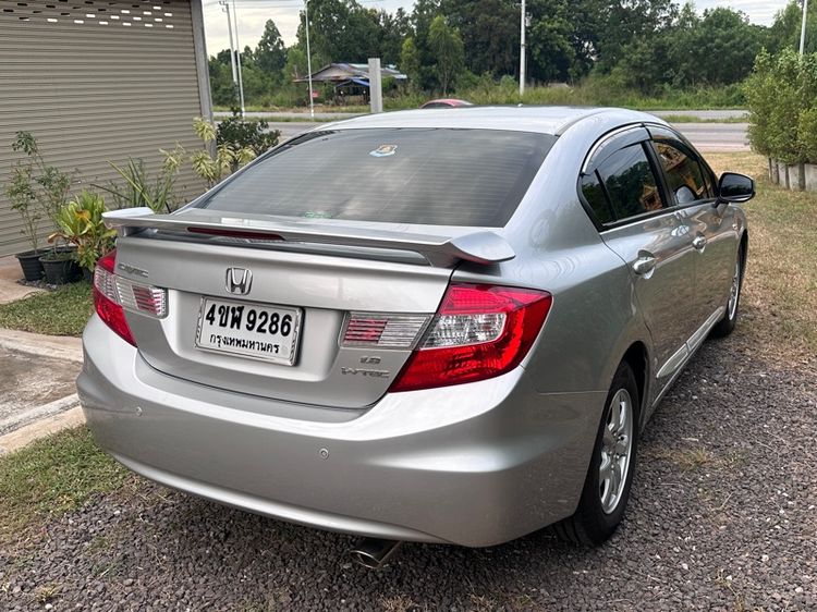 Honda Civic 2012 1.8 S i-VTEC Sedan เบนซิน ไม่ติดแก๊ส เกียร์ธรรมดา บรอนซ์เงิน รูปที่ 4