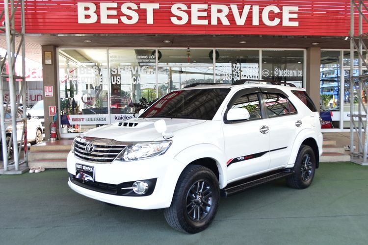 Toyota Fortuner 2015 3.0 V Utility-car ดีเซล ไม่ติดแก๊ส เกียร์อัตโนมัติ ขาว