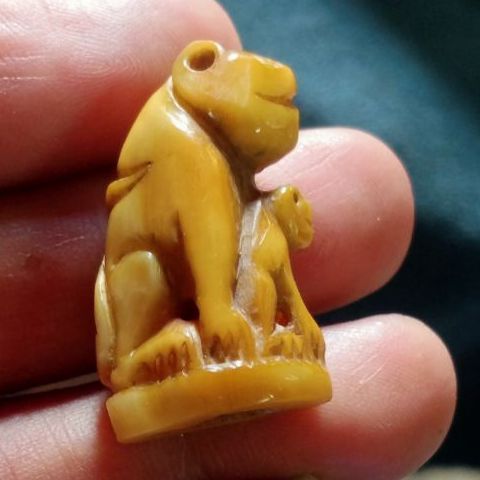 เครื่องรางแกะสลัก