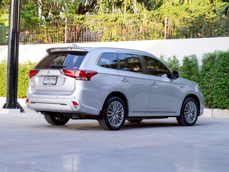 Mitsubishi Outlander 2021 Phev 2.4 GT Premium 4WD Utility-car ปลั๊กอินไฮบริด (PHEV) ไม่ติดแก๊ส เกียร์อัตโนมัติ เงิน รูปที่ 4