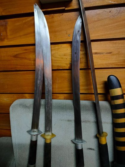 ดาบตีจากเหล็กแหนบรถ10ล้อแข็งแกร่งมากหนามากครับสวยมากยาวประมาณ 90-102เซ็น รูปที่ 4