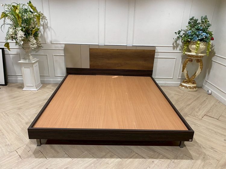 ใหญ่ เตียงไม้ 6 ฟุต ขาเหล็ก ยี่ห้อ SB Furniture 