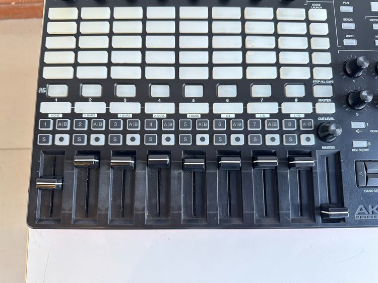 มิดี้คอนโทรลเลอร์ แบรนด์ AKAI รุ่น APC 40 MK II  รูปที่ 6