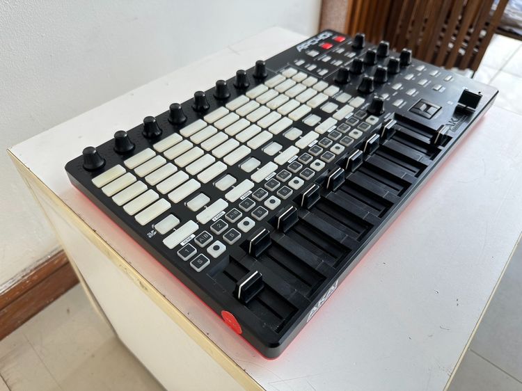 มิดี้คอนโทรลเลอร์ แบรนด์ AKAI รุ่น APC 40 MK II  รูปที่ 2