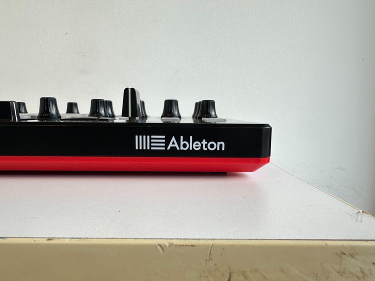 มิดี้คอนโทรลเลอร์ แบรนด์ AKAI รุ่น APC 40 MK II  รูปที่ 11