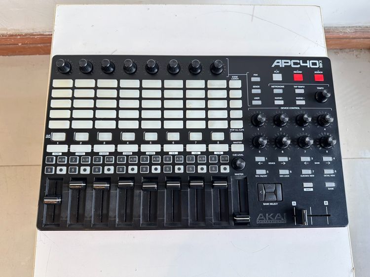 มิดี้คอนโทรลเลอร์ แบรนด์ AKAI รุ่น APC 40 MK II  รูปที่ 4
