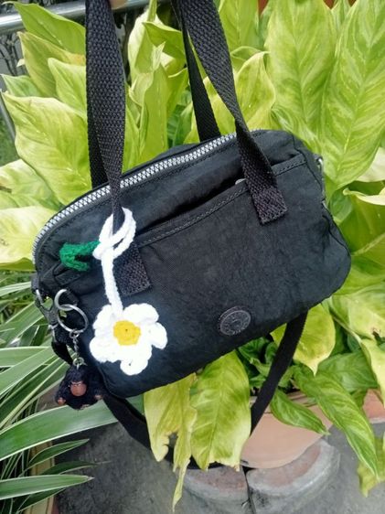 กระเป๋าสีดำกิํปลิ้งถือสะพาย