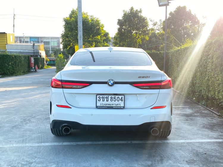 BMW Series 2 2022 220i Sedan เบนซิน ไม่ติดแก๊ส เกียร์อัตโนมัติ ขาว รูปที่ 4