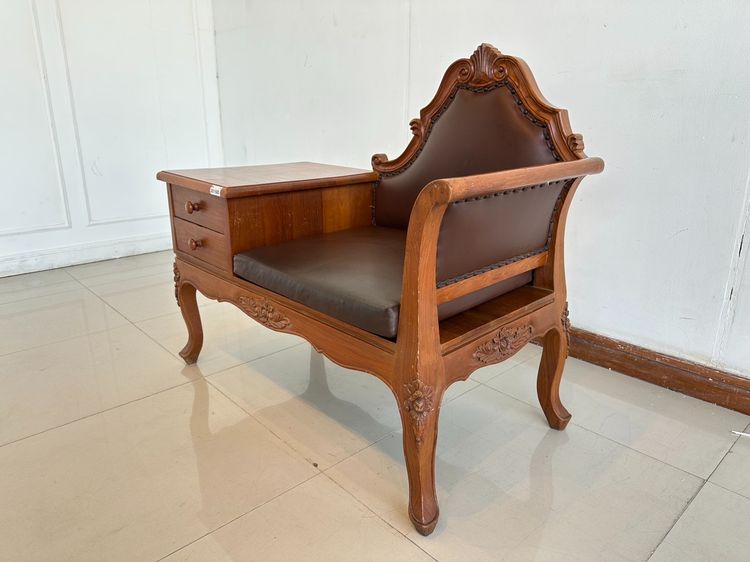 เก้าอี้อาร์มแชร์ไม้สัก เบาะหนัง PU สีน้ำตาล ขอบเบาะตอกหมุดเหล็ก  รูปที่ 4