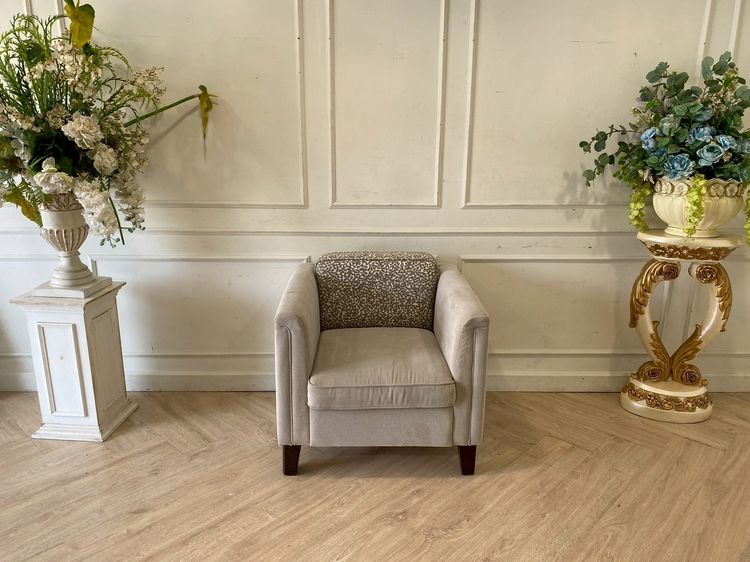 อาร์มเเชร์ ขาไม้ เบาะผ้า สีเทา