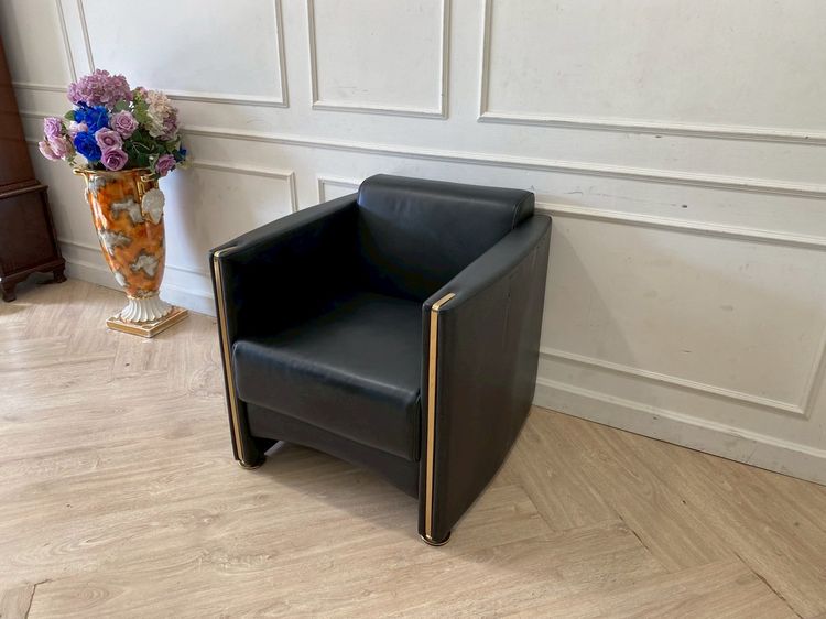 เก้าอี้อาร์มแชร์ เบาะหนัง สีดำ สไตล์คลาสสิค รูปที่ 2