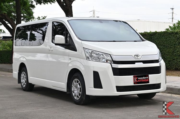 Toyota Hiace 2020 2.8 economy Van ดีเซล ไม่ติดแก๊ส เกียร์ธรรมดา ขาว