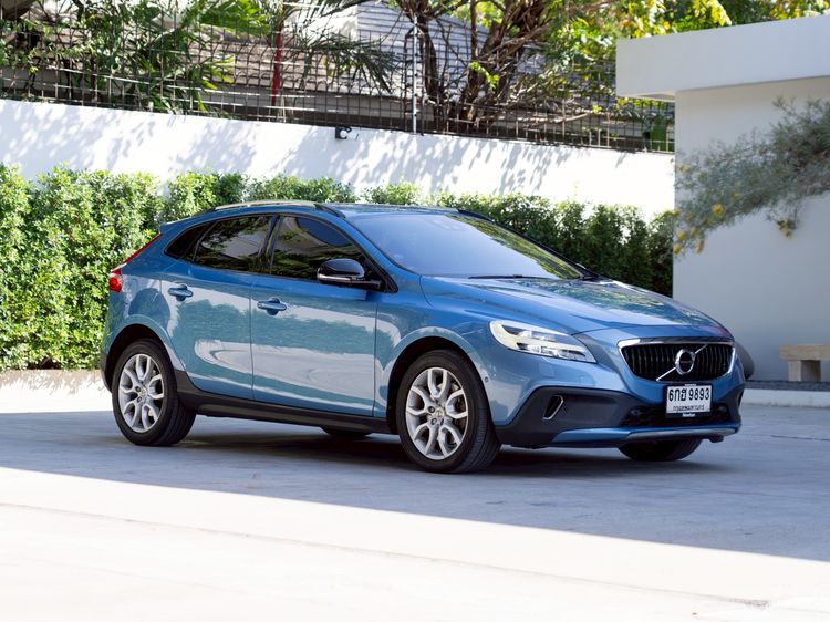 รถ Volvo V40 2.0 สี ฟ้า