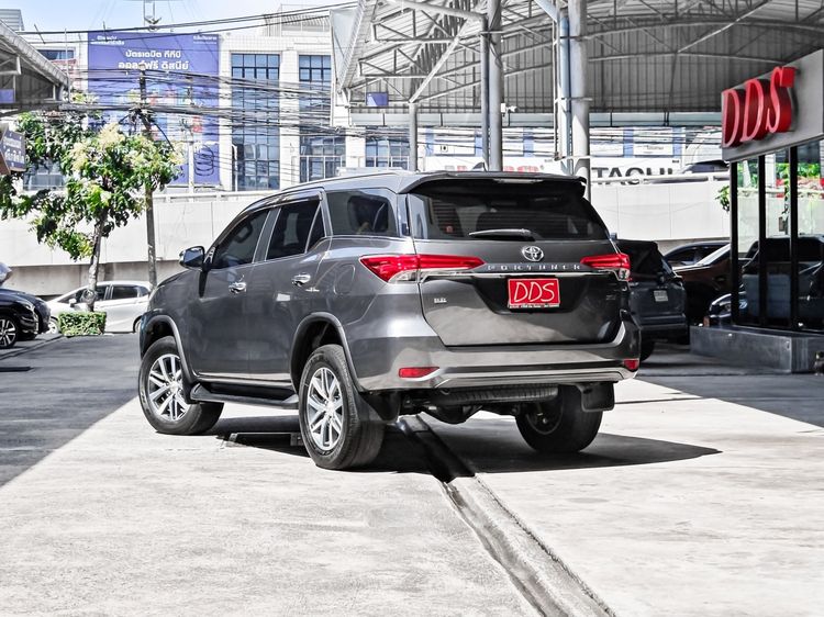 Toyota Fortuner 2016 2.8 V 4WD Utility-car ดีเซล เกียร์อัตโนมัติ เทา รูปที่ 2