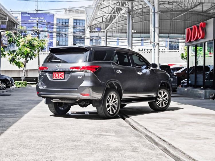 Toyota Fortuner 2016 2.8 V 4WD Utility-car ดีเซล เกียร์อัตโนมัติ เทา รูปที่ 3