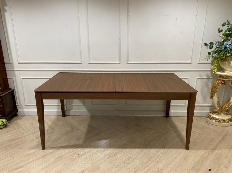 โต๊ะไม้ 6 ที่นั่ง สีน้ำตาล