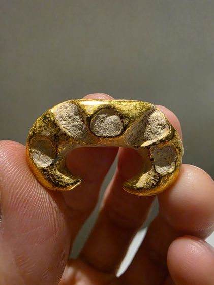 ของสะสม เก่าเก็บ สวยหายาก หนักๆ รุ่นเก่า ของที่บ้าน ขายตามสภาพ พร้อมส่งครับพี่ สวย น่าสะสมครับ เครื่องรางสีทอง