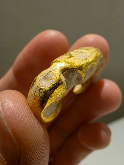 ของสะสม เก่าเก็บ สวยหายาก หนักๆ รุ่นเก่า ของที่บ้าน ขายตามสภาพ พร้อมส่งครับพี่ สวย น่าสะสมครับ เครื่องรางสีทอง รูปที่ 4