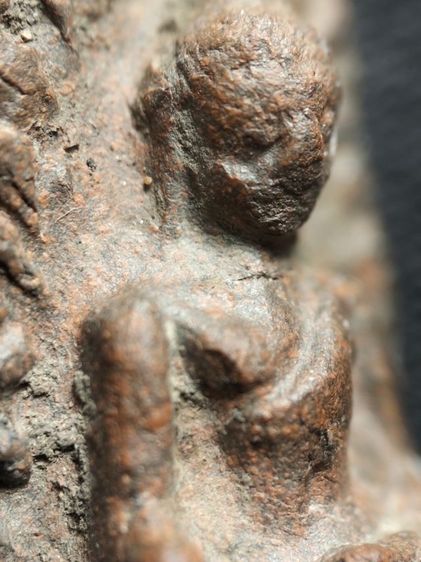 ❌ปิดครับ❌พระรอดลำพูนพิมพ์ใหญ่เนื้อเขียวหินครกคราบแดงครับ รูปที่ 5