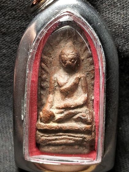 ❌ปิดครับ❌พระรอดลำพูนพิมพ์ใหญ่เนื้อเขียวหินครกคราบแดงครับ รูปที่ 3