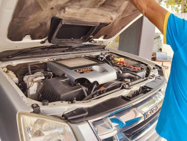 Isuzu D-MAX 2010 3.0 Hi-Lander Ddi i-TEQ Sedan ดีเซล ไม่ติดแก๊ส เกียร์ธรรมดา บรอนซ์เงิน รูปที่ 3