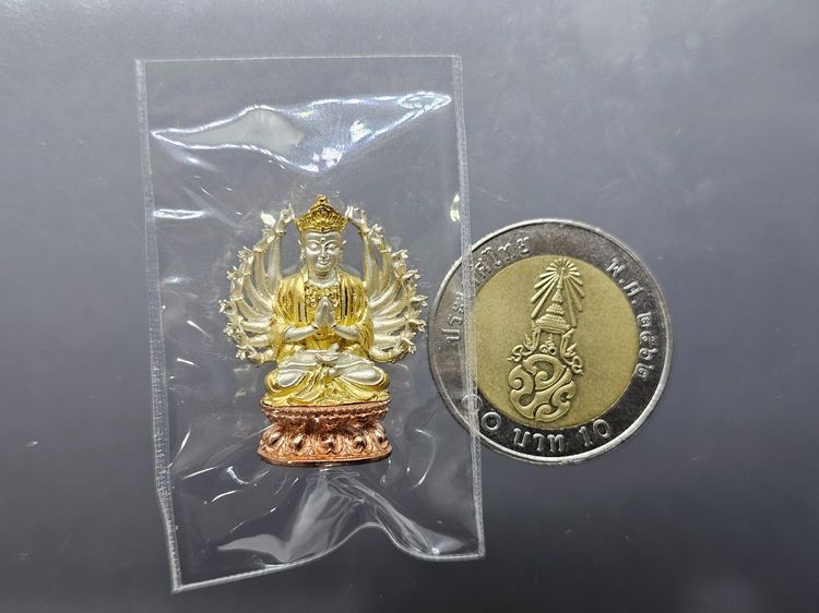 พระกริ่งอวโลกิเตศวร เจ้าแม่กวนอิมพันมือ รุ่น 1 เนื้อเงินบริสุทธิ์ ชุบสามกษัตริย์ วัดหัวลำโพง ปี2544 รูปที่ 8