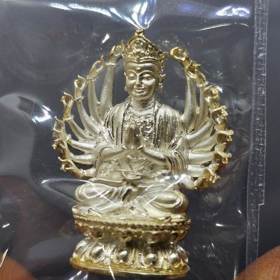 พระกริ่งอวโลกิเตศวร เจ้าแม่กวนอิมพันมือ รุ่น 1 เนื้อเงินบริสุทธิ์ วัดหัวลำโพง ปี2544 รูปที่ 4