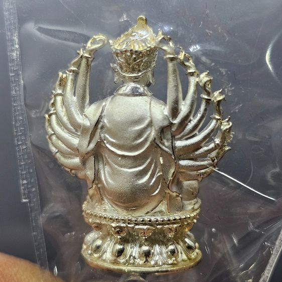 พระกริ่งอวโลกิเตศวร เจ้าแม่กวนอิมพันมือ รุ่น 1 เนื้อเงินบริสุทธิ์ วัดหัวลำโพง ปี2544 รูปที่ 5