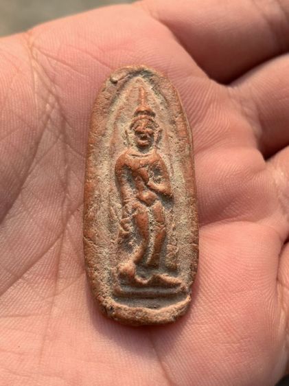 พระลีลาเนื้อดินเก่า