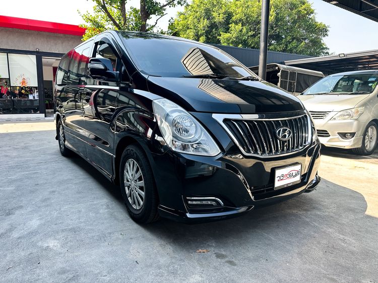 Hyundai H-1 2017 2.5 Deluxe Utility-car ดีเซล เกียร์อัตโนมัติ ดำ รูปที่ 3