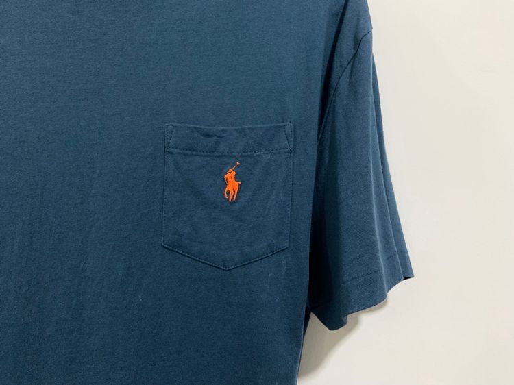 เสื้อยืดคอวีกระเป๋าอกซ้าย POLO Ralph Lauren แท้ 💯 size M วัดจริง ขนาด อก 21.5 ยาว 27.5 นิ้ว สภาพดีมาก ดีเทลสวย เนื้อผ้านิ่มมาก  รูปที่ 2