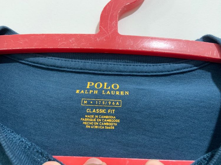เสื้อยืดคอวีกระเป๋าอกซ้าย POLO Ralph Lauren แท้ 💯 size M วัดจริง ขนาด อก 21.5 ยาว 27.5 นิ้ว สภาพดีมาก ดีเทลสวย เนื้อผ้านิ่มมาก  รูปที่ 3
