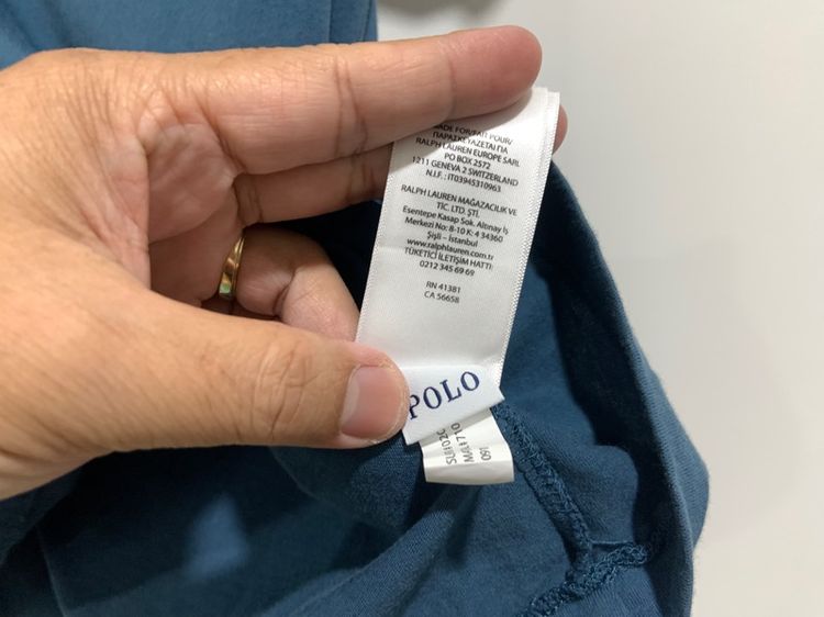 เสื้อยืดคอวีกระเป๋าอกซ้าย POLO Ralph Lauren แท้ 💯 size M วัดจริง ขนาด อก 21.5 ยาว 27.5 นิ้ว สภาพดีมาก ดีเทลสวย เนื้อผ้านิ่มมาก  รูปที่ 4