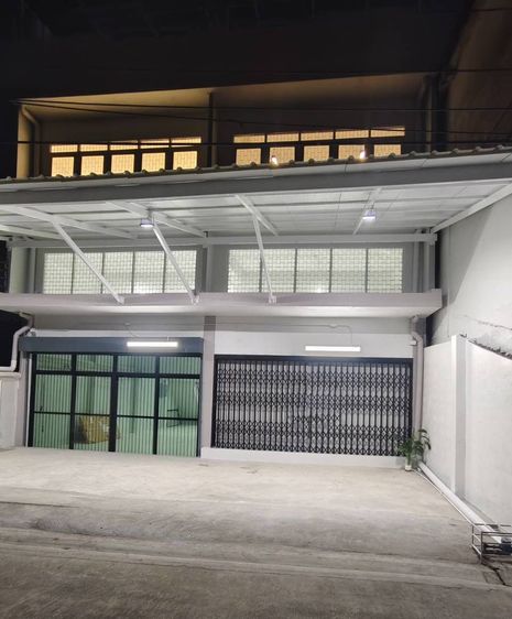 ให้เช่าอาคาร  3 ชั้น + ชั้นลอย และ ดาดฟ้า 540 ตร.ม. รีโนเวทใหม่ หน้ากว้าง 10 ม. จอดรถสบาย ทำออฟฟิศ คลังสินค้าได้ พร้อมแอร์ 3 ตัว