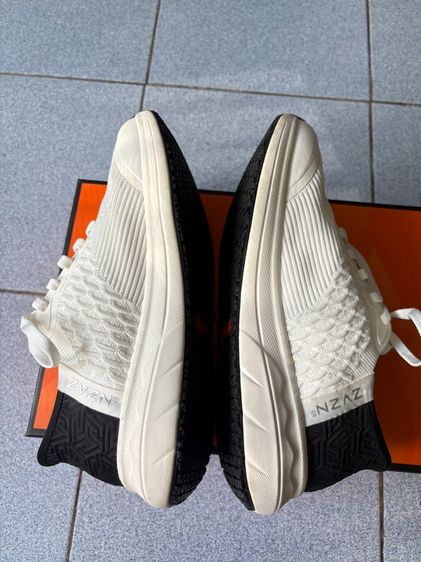 (มือ 2) รองเท้าสุขภาพ กันลื่น แบรนด์ Saisamorn  สีขาว Size 39 รูปที่ 3