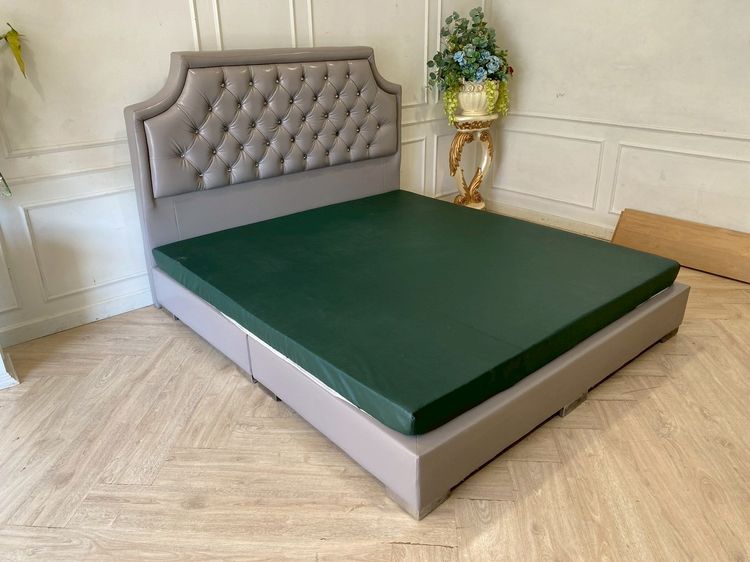 เตียง 6 ฟุต เบาะหนังดึงกระดุมสีเทา เบาะนอนสีเขียว รูปที่ 2