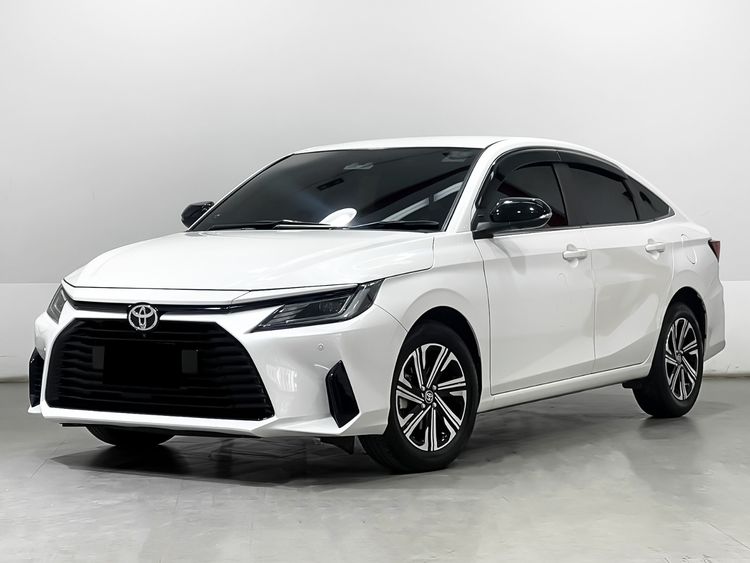 Toyota Yaris ATIV 2024 1.2 Premium Luxury Sedan เบนซิน เกียร์อัตโนมัติ ขาว
