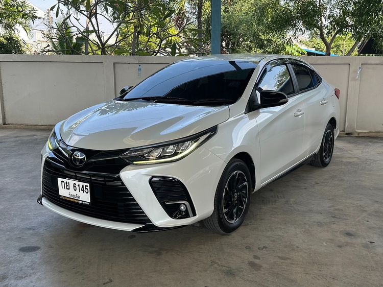 Toyota Yaris ATIV รุ่น 1.2 Sport Premium สีขาว AT ปี 2022