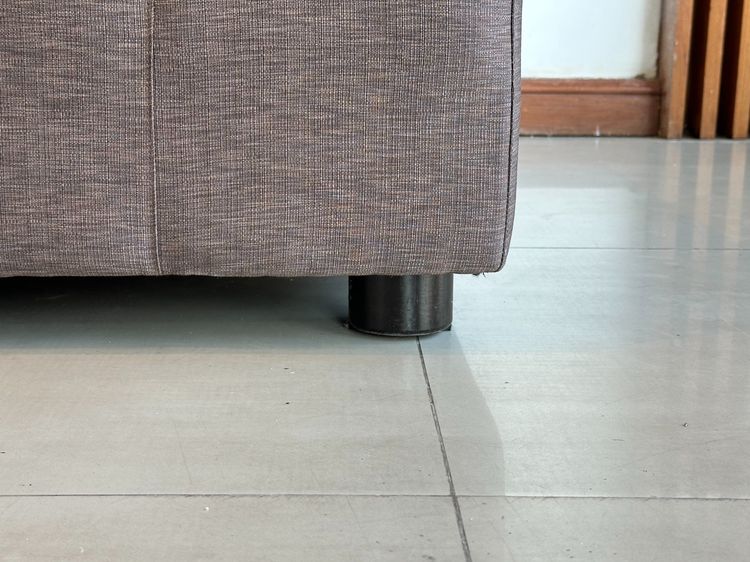 โซฟาแอล 3 ที่นั่ง เบาะผ้าสีน้ำตาลเข้ม ถอดปลอกได้ โครงขาไม้จริง   รูปที่ 11