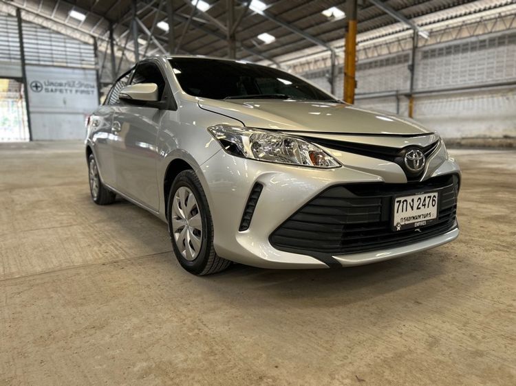 รถ Toyota Vios 1.5 J สี บรอนซ์เงิน