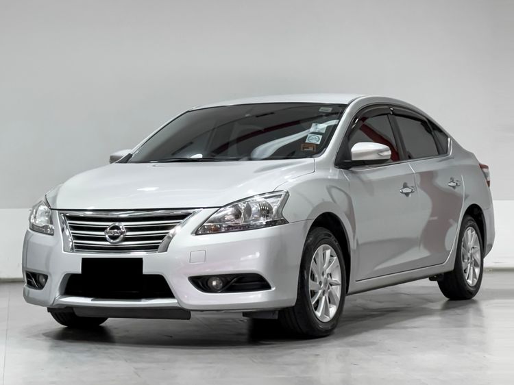 รถ Nissan Sylphy 1.8 V สี บรอนซ์เงิน