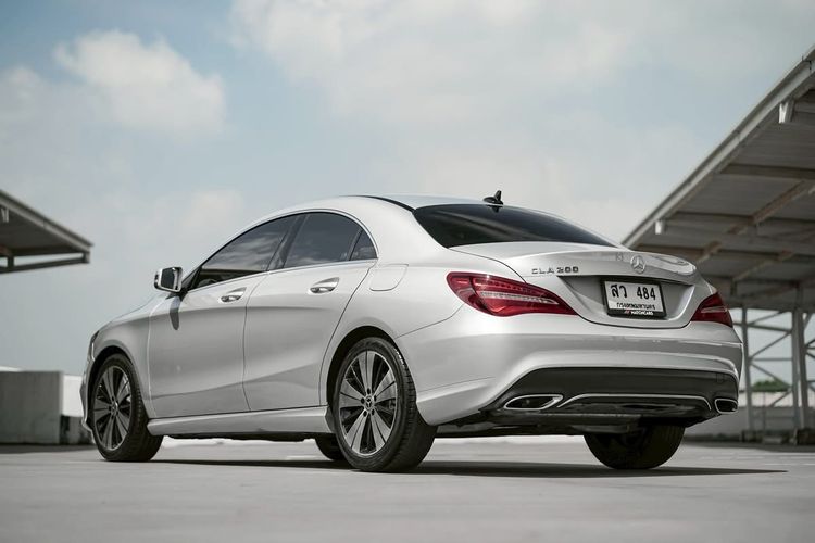 Mercedes-Benz CLA-Class 2017 CLA200 Sedan เบนซิน ไม่ติดแก๊ส เกียร์อัตโนมัติ บรอนซ์เงิน รูปที่ 4