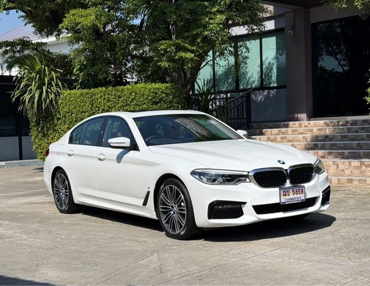 รถ BMW Series 5 530e สี ขาว